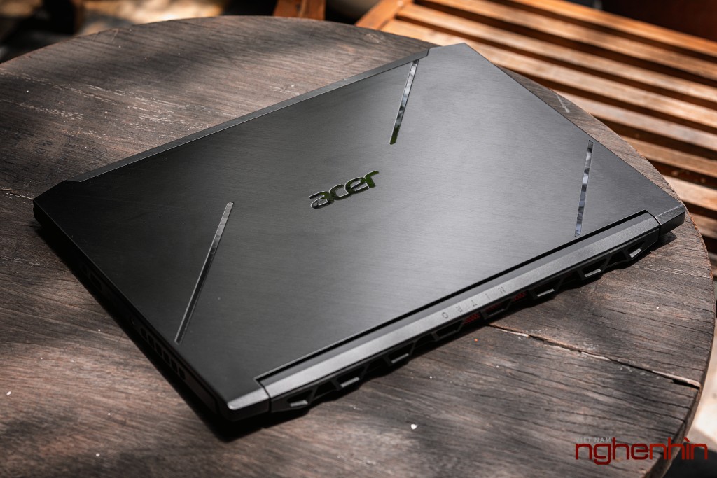 Cận cảnh laptop gaming Acer Nitro 7 phiên bản 2019 tại Việt Nam giá 35 triệu ảnh 1