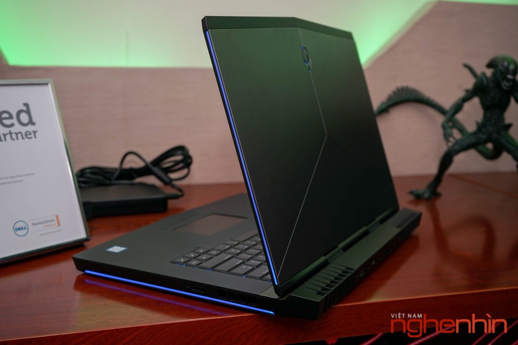 Cận cảnh Gaming Laptop Alienware 15 R3 2017 ảnh 5