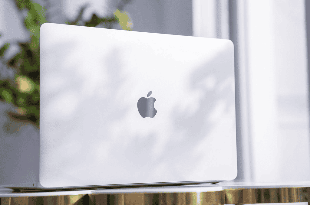 MacBook Air M1 2020 bất ngờ về giá dưới 24 triệu, hút hàng dịp cuối tuần ảnh 1