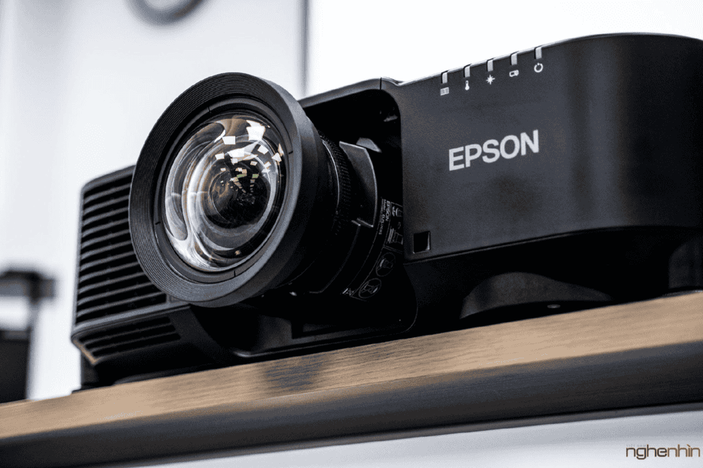 Đánh giá máy chiếu độ sáng cao Epson EB-PU1008B: Hình ảnh rực rỡ, thiết kế gọn gàng và linh hoạt ảnh 2