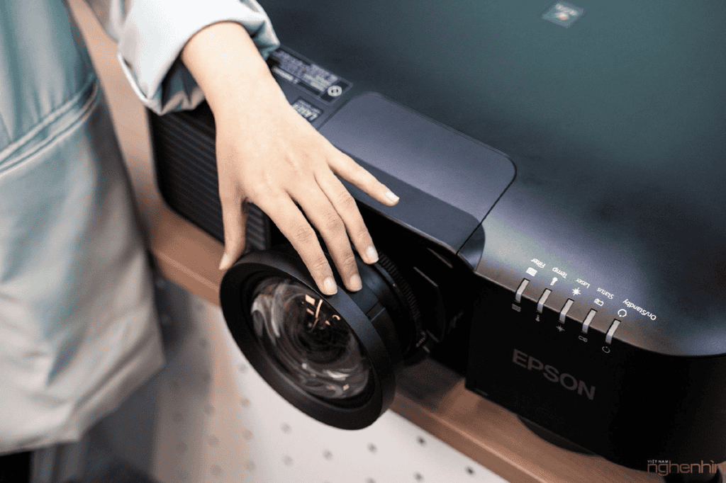 Đánh giá máy chiếu độ sáng cao Epson EB-PU1008B: Hình ảnh rực rỡ, thiết kế gọn gàng và linh hoạt ảnh 14
