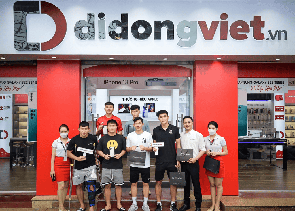 Đội tuyển Việt Nam sở hữu iPhone 13 Pro Max tại Di Động Việt sau khi giành chức vô địch tại Sea Games 31 ảnh 1