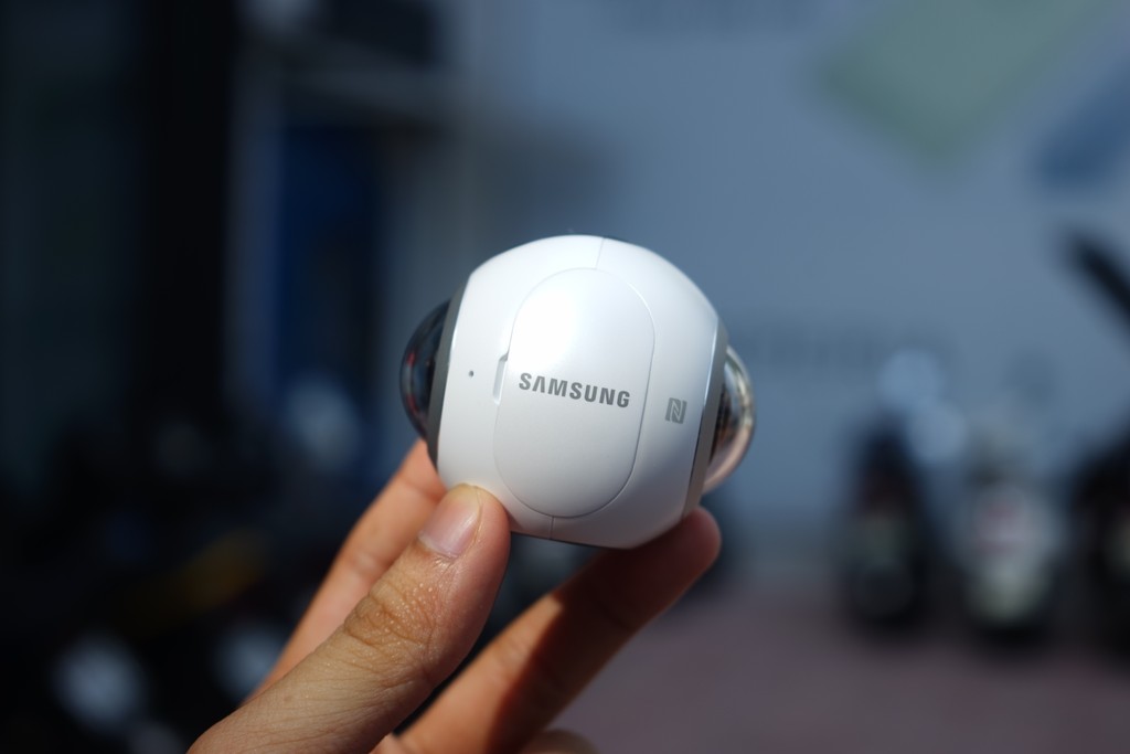 Trên tay Samsung camera Gear 360 giá 7 triệu đồng ảnh 2