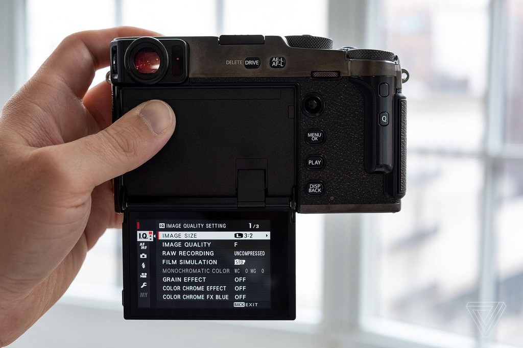 Ra mắt Fujifilm X-Pro3: thiết kế không thể hoài cổ hơn, giá 1800 USD ảnh 3