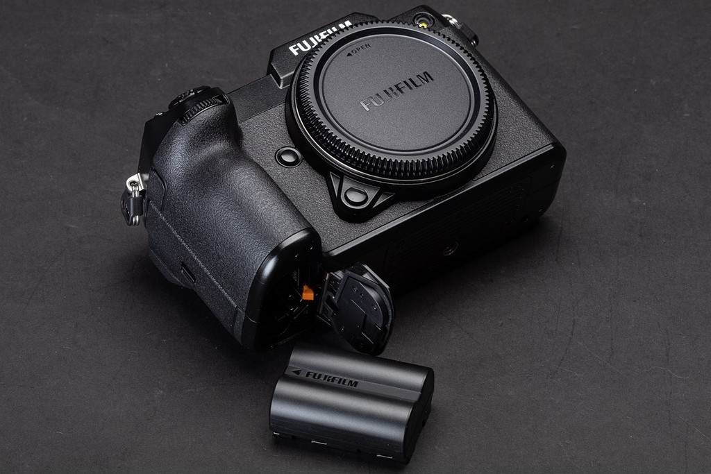 Fujifilm GFX 100S ra mắt; Cảm biến 102MP trong thân hình nhỏ gọn ảnh 4