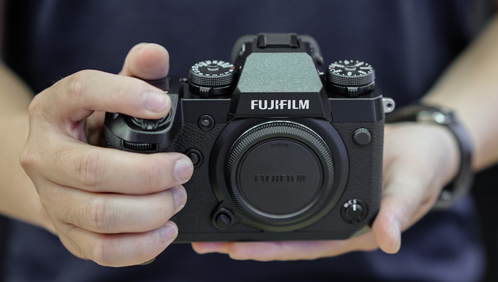Trên tay Fujifilm X-H1 tại Việt Nam: chống rung 5 trục, màn hình phụ ảnh 1
