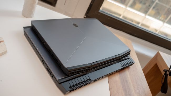 Alienware ra mắt m15: laptop chơi game mỏng 21mm, giá từ 1.299 USD ảnh 5