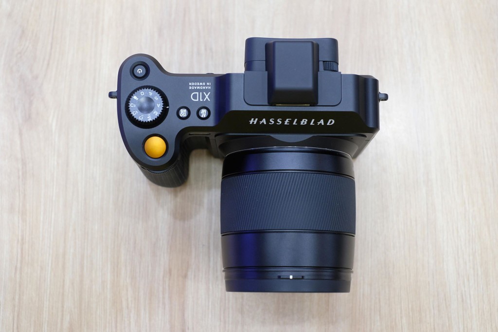 Cận cảnh Hasselblad X1D Limited: màu đen, giá 269 triệu đồng ảnh 5