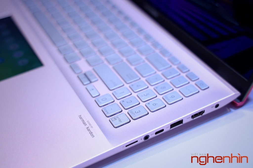 Asus công bố VivoBook S14 và S15: laptop nhiều màu sắc, màn hình phụ tiện lợi ảnh 9