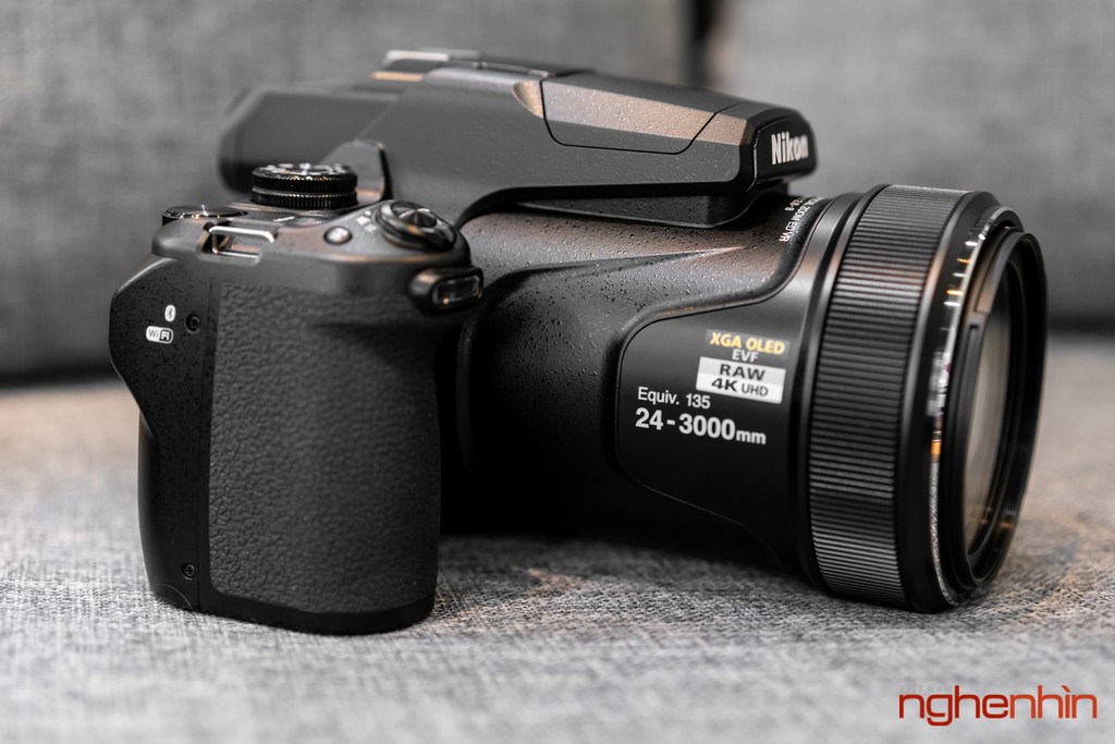 Mở hộp máy ảnh siêu zoom Nikon Coolpix P1000: dải zoom 24-3000mm, quay phim 4K ảnh 6