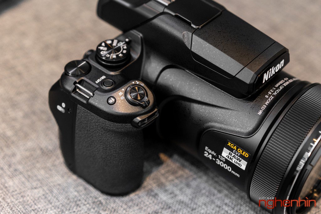 Mở hộp máy ảnh siêu zoom Nikon Coolpix P1000: dải zoom 24-3000mm, quay phim 4K ảnh 7