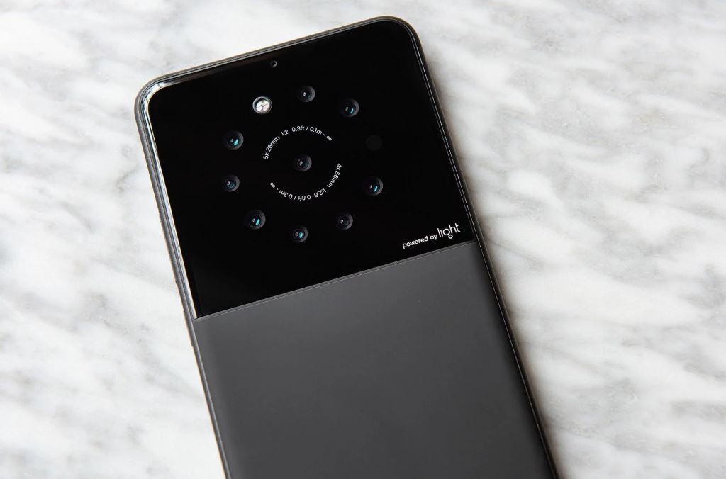 Ngắm nhìn nguyên mẫu điện thoại 9 camera của Light hợp tác với Leica ảnh 3