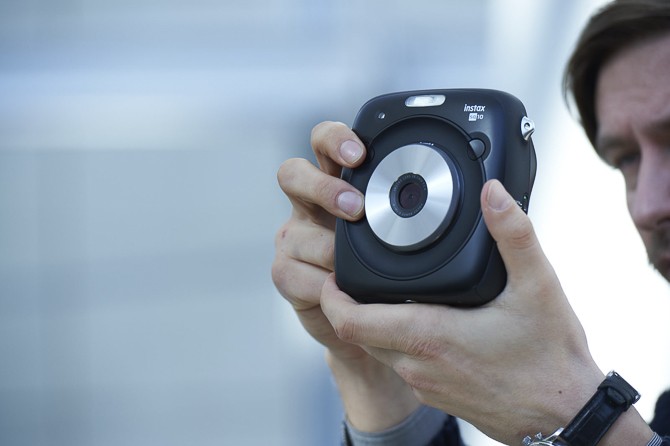 Fujifilm công bố máy ảnh chụp lấy ngay lai kỹ thuật số Instax Square SQ10 ảnh 4