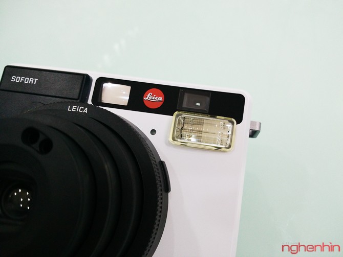 Trên tay máy ảnh chụp lấy ngay Leica Sofort giá 7,5 triệu ảnh 3
