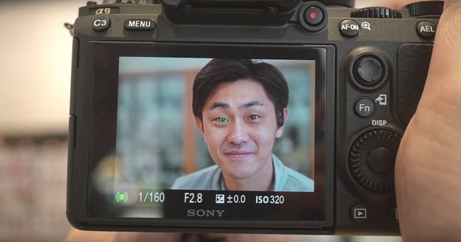 Video Sony A9 bắt nét “siêu dính” vào mắt người mẫu ảnh 1