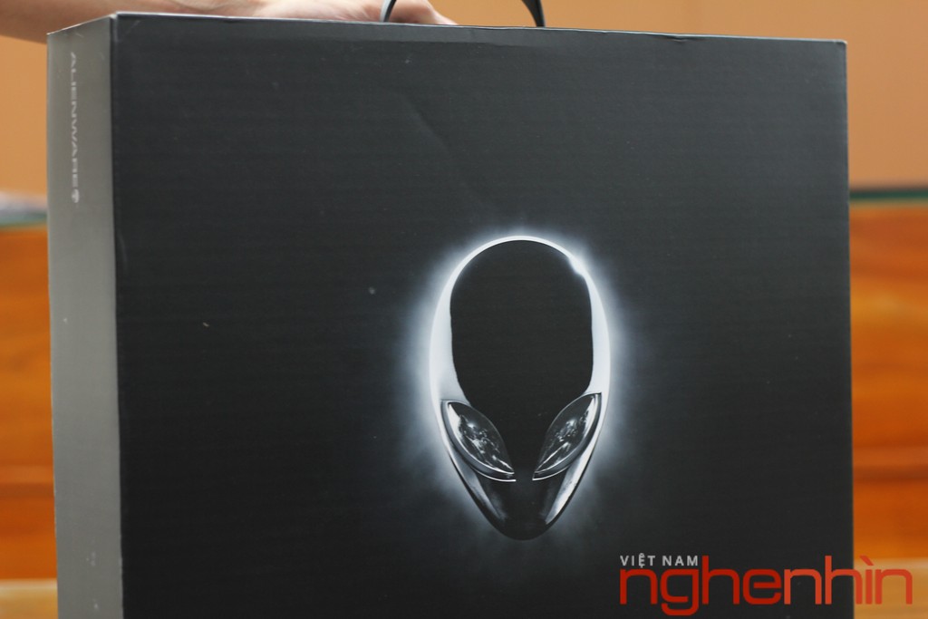 Khui hộp 'game thủ ngoài hành tinh' Dell Alienware 15 ảnh 4