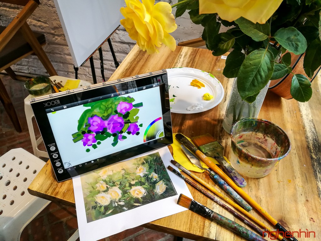 Lenovo Yoga Book: tablet lai giá mềm cho 'dân nghệ' ảnh 1