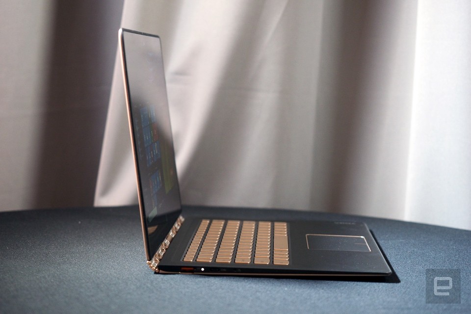 Bộ ảnh Lenovo Yoga 900s - laptop lai tablet mỏng nhất thế giới ảnh 2