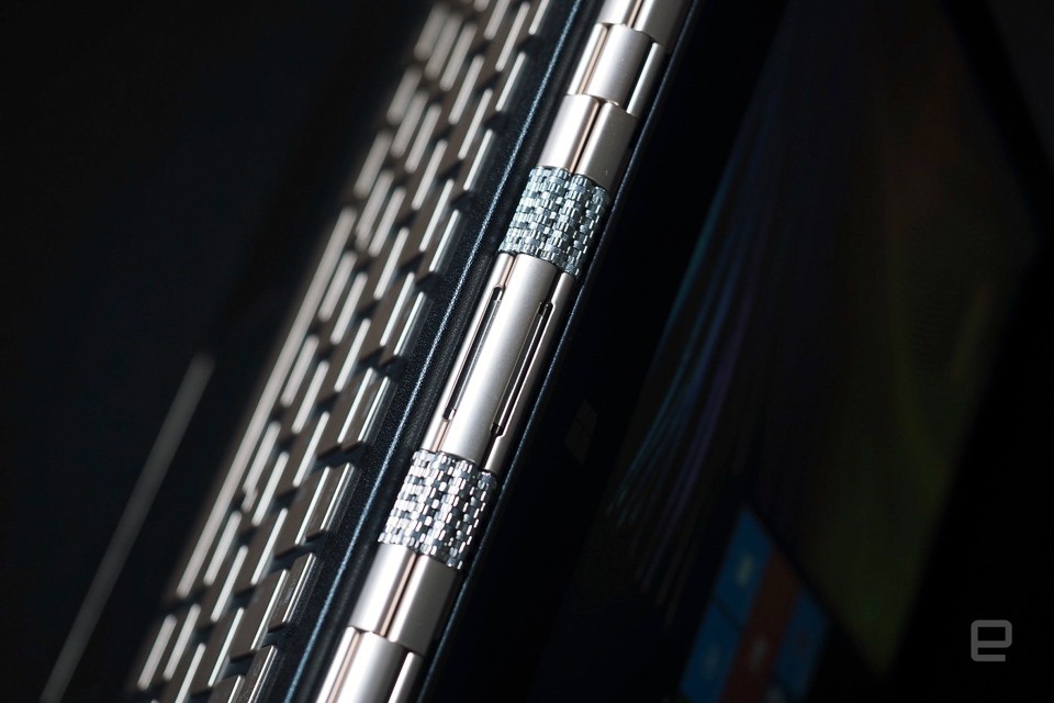 Bộ ảnh Lenovo Yoga 900s - laptop lai tablet mỏng nhất thế giới ảnh 6