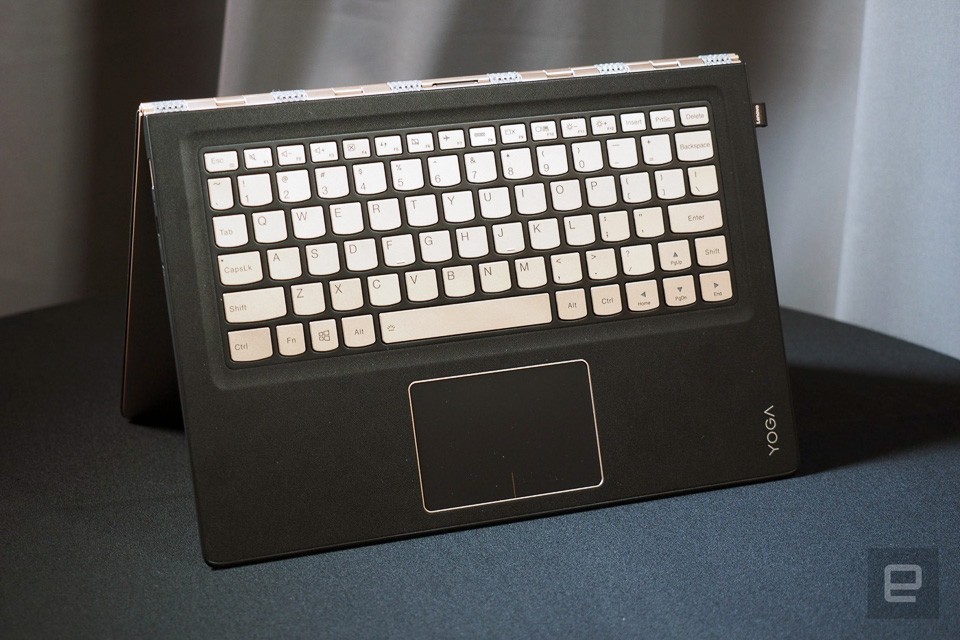 Bộ ảnh Lenovo Yoga 900s - laptop lai tablet mỏng nhất thế giới ảnh 4