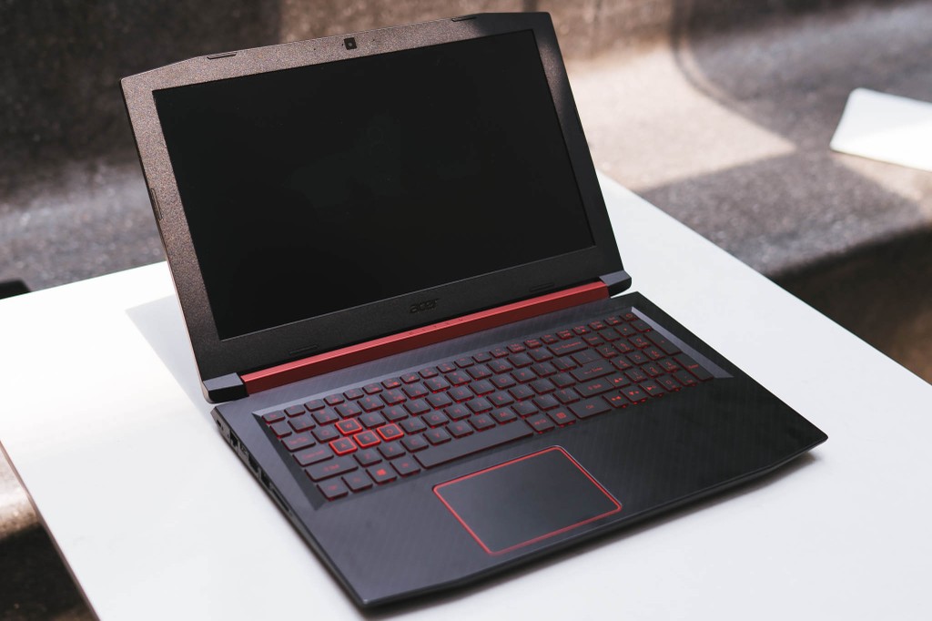 Acer ra mắt 2 dòng gaming laptop Nitro 5 Carbon và Helios 300 chạy CPU Coffee Lake ảnh 4