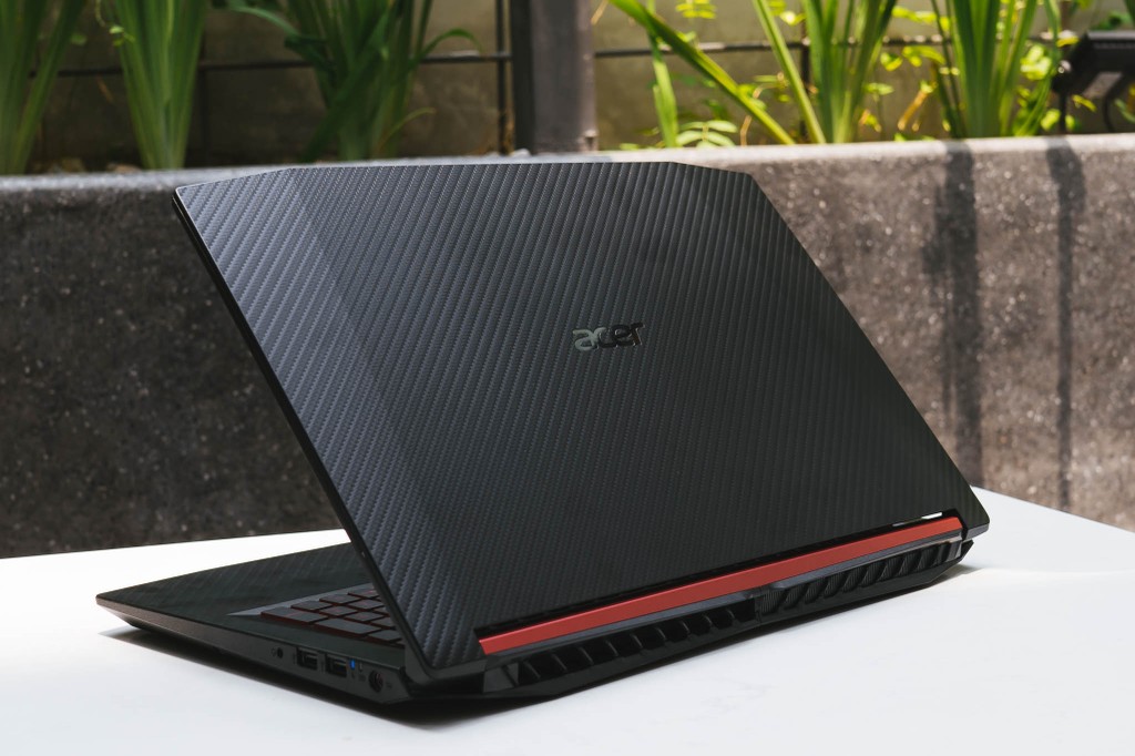 Acer ra mắt 2 dòng gaming laptop Nitro 5 Carbon và Helios 300 chạy CPU Coffee Lake ảnh 3