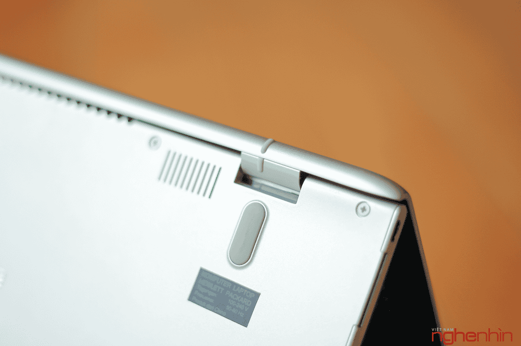 Notebook HP Envy 2015 mỏng nhẹ, bản lề nâng độc đáo ảnh 3