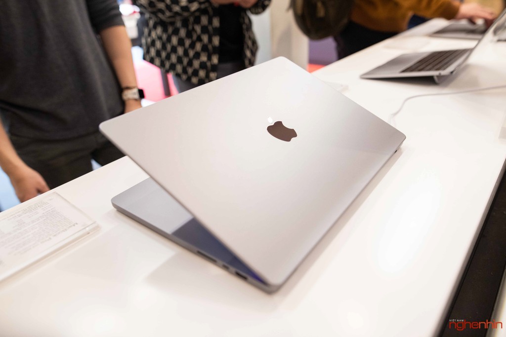 FPT Shop & F.Studio mở bán MacBook Pro 14/16 2021 chính hãng đầu tiên ảnh 11