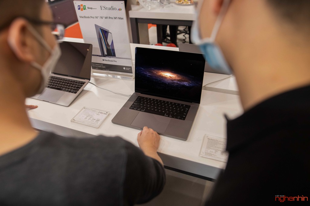 FPT Shop & F.Studio mở bán MacBook Pro 14/16 2021 chính hãng đầu tiên ảnh 19