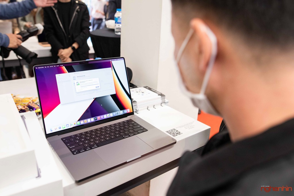 FPT Shop & F.Studio mở bán MacBook Pro 14/16 2021 chính hãng đầu tiên ảnh 20