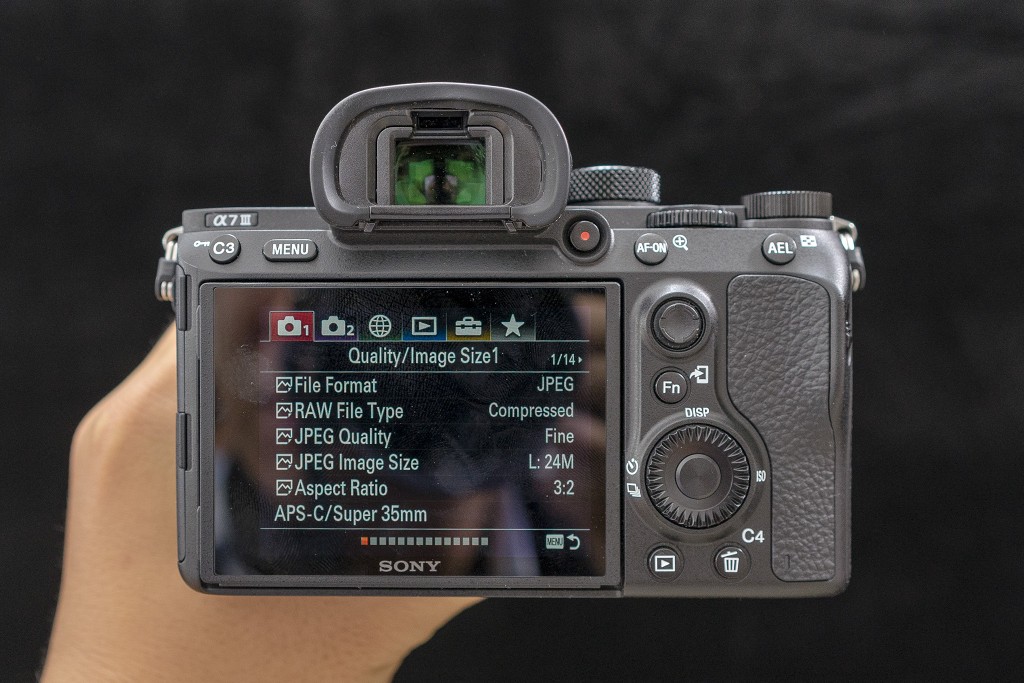Trên tay máy ảnh Sony A7 III: hàng loạt nâng cấp, giá 49 triệu cho body ảnh 2