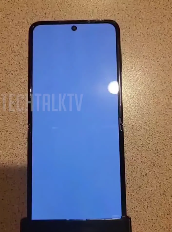 Galaxy Z Flip4 phần bản lề không thay đổi nhưng nếp gấp màn hình đã được xử lý?        ảnh 6
