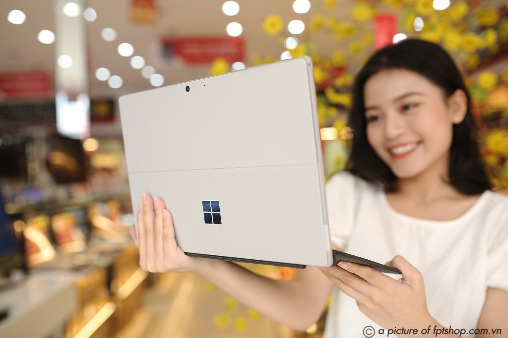 FPT Shop khai trương 68 Trung tâm trải nghiệm laptop, mở bán Surface Pro 7 siêu bảo hành ảnh 11