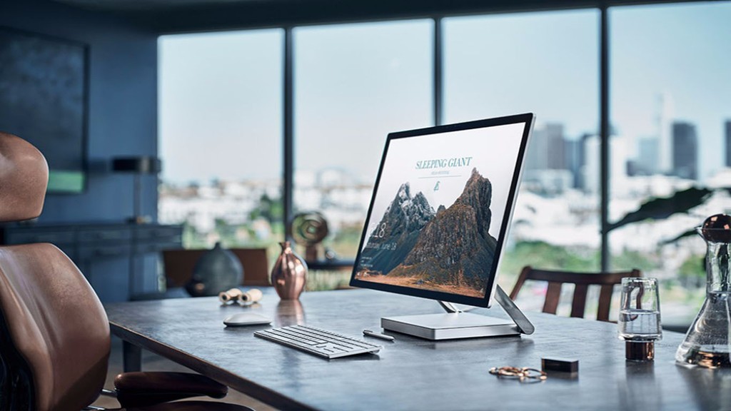 Máy tính Microsoft Surface Studio mới lên kệ đã “cháy hàng“ ảnh 1