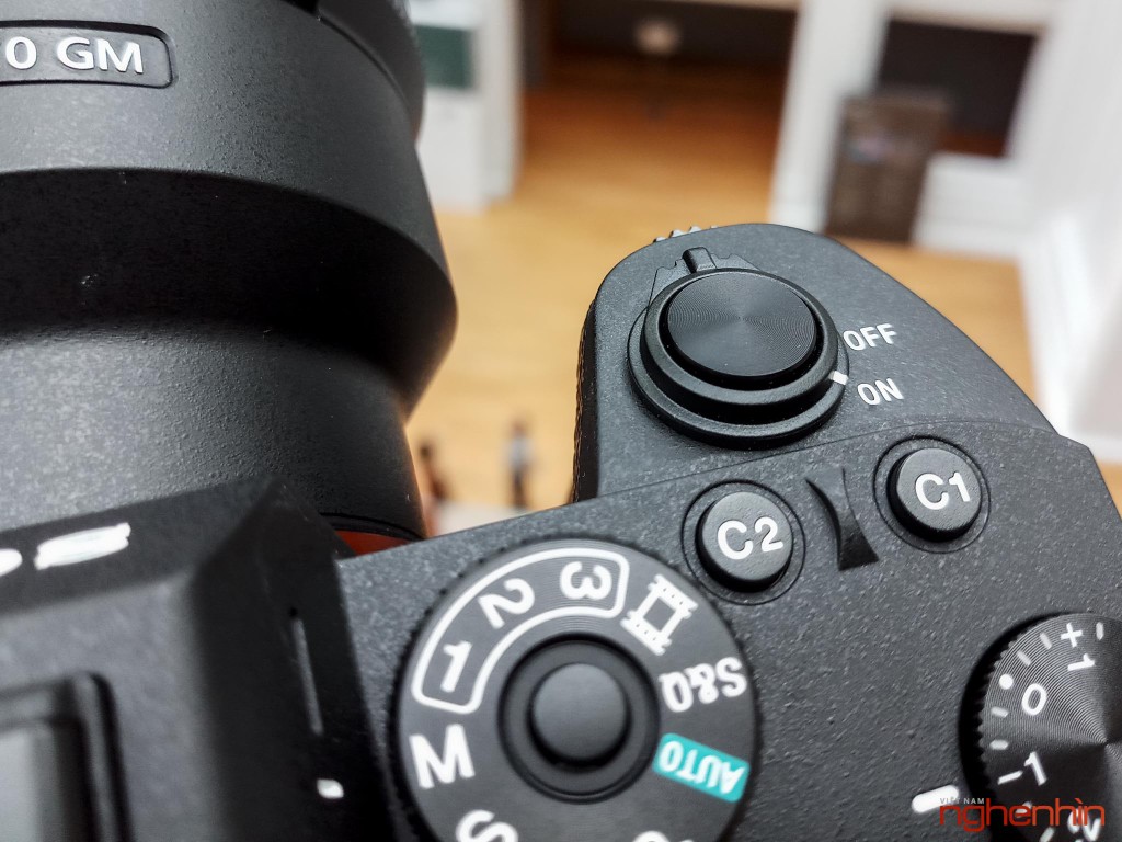 Cận cảnh Sony A7R III: cảm giác cầm tốt hơn, chụp nhanh, pin lớn ảnh 13