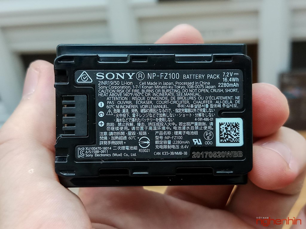 Cận cảnh Sony A7R III: cảm giác cầm tốt hơn, chụp nhanh, pin lớn ảnh 16