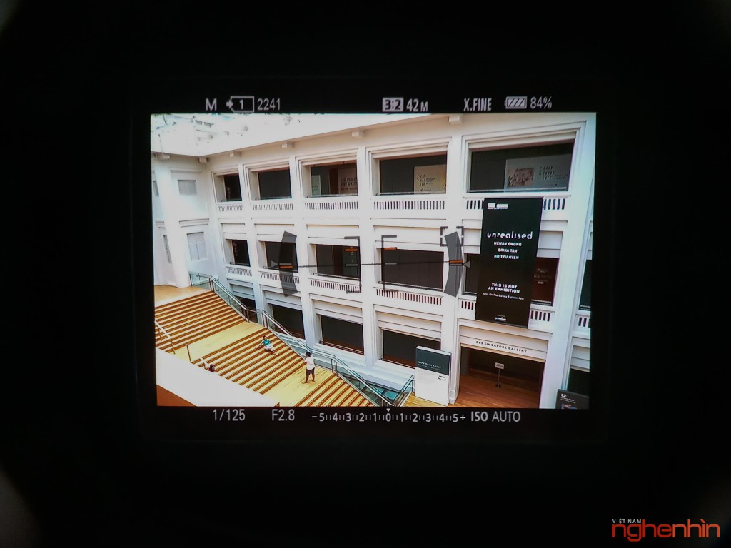 Cận cảnh Sony A7R III: cảm giác cầm tốt hơn, chụp nhanh, pin lớn ảnh 14
