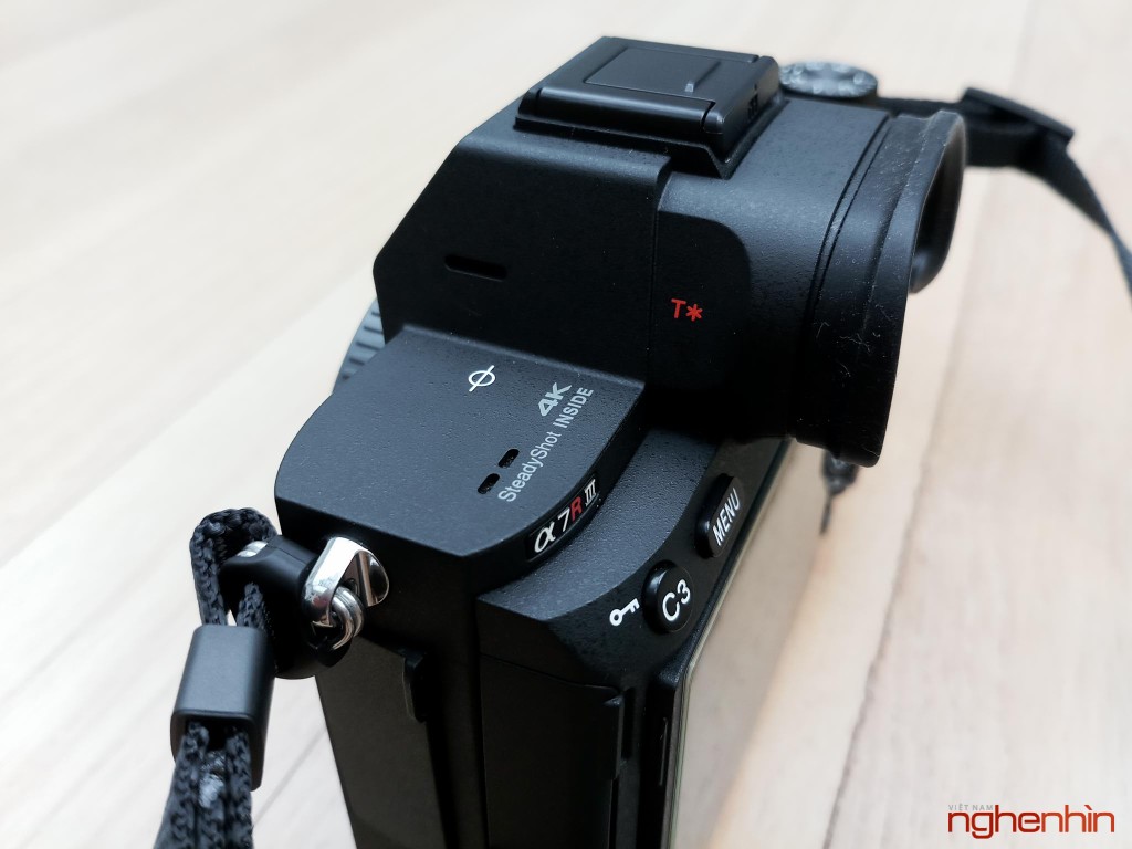 Cận cảnh Sony A7R III: cảm giác cầm tốt hơn, chụp nhanh, pin lớn ảnh 8