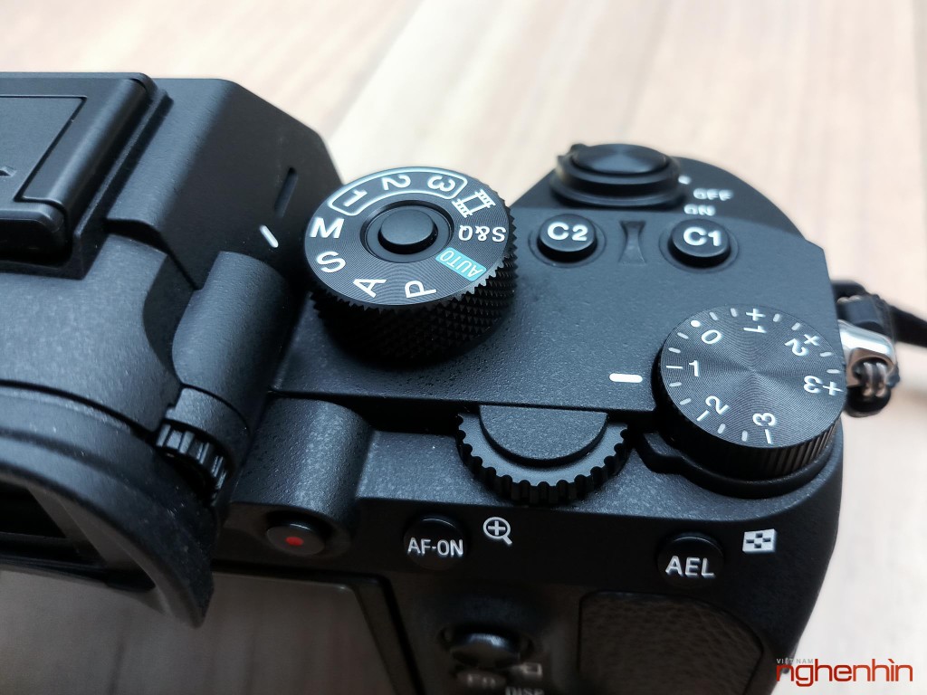 Cận cảnh Sony A7R III: cảm giác cầm tốt hơn, chụp nhanh, pin lớn ảnh 9