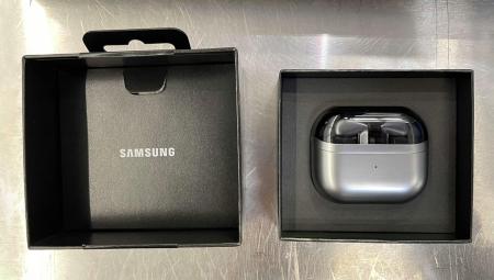 Tai nghe Samsung Galaxy Buds3 Pro khoe dáng trước ống kính trước khi ra mắt vào tuần sau
