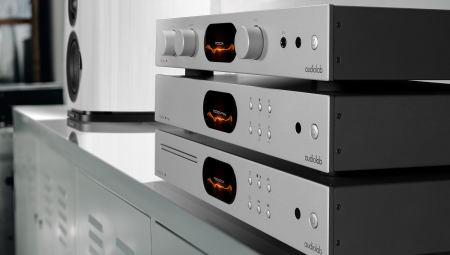 Trình làng bộ ba sản phẩm Audiolab 7000 Series mới: ampli tích hợp, đầu CD Transport và đầu streamer