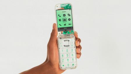 HMD hợp tác với Heineken ra mắt “Điện thoại nhàm chán” theo phong cách hoài cổ với vỏ trong suốt