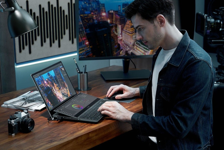 Editors’ Choice 2021: ASUS Zenbook Pro Duo 15 OLED  “Laptop cao cấp nhất của năm”  ảnh 1