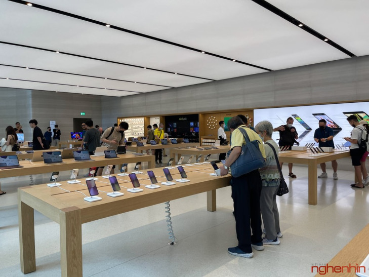 Cập nhật tình hình xếp hàng mua iPhone 14 tại Apple Store Orchard Singapore ảnh 5