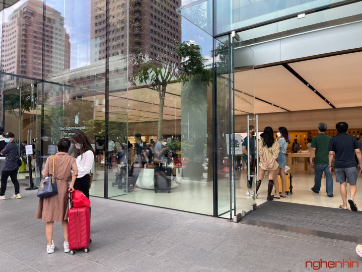 Cập nhật tình hình xếp hàng mua iPhone 14 tại Apple Store Orchard Singapore ảnh 9