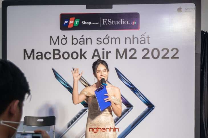 FPT Shop mở bán sớm MacBook Air M2 tại Việt Nam cùng quà tặng hấp dẫn ảnh 9