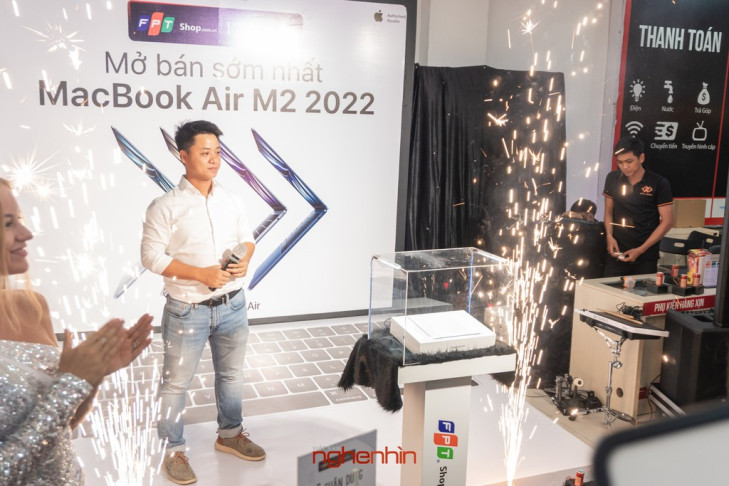 FPT Shop mở bán sớm MacBook Air M2 tại Việt Nam cùng quà tặng hấp dẫn ảnh 3