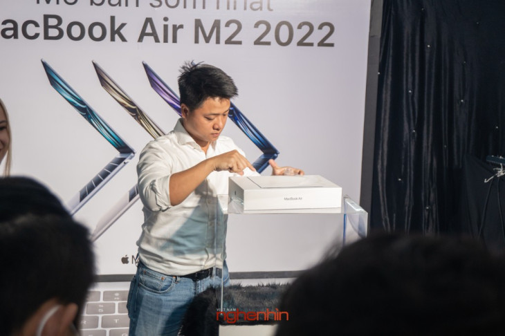 FPT Shop mở bán sớm MacBook Air M2 tại Việt Nam cùng quà tặng hấp dẫn ảnh 11