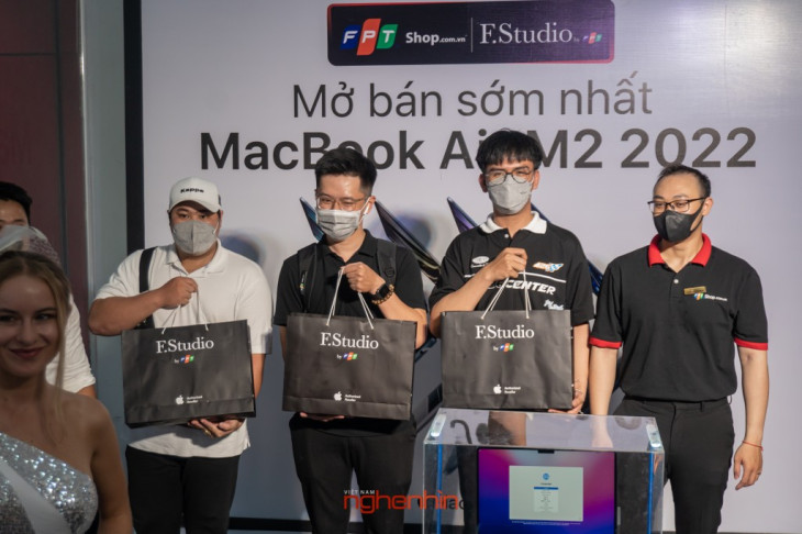 FPT Shop mở bán sớm MacBook Air M2 tại Việt Nam cùng quà tặng hấp dẫn ảnh 5