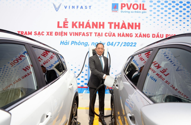 Khánh thành trạm sạc xe điện VinFast đầu tiên tại cửa hàng xăng dầu PVOIL ảnh 2